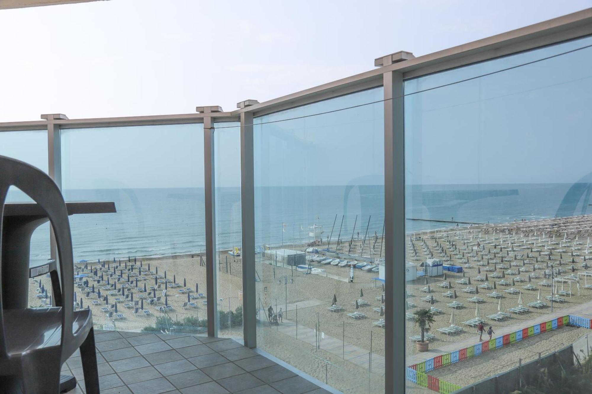Hotel La Bussola Lido di Jesolo Exterior foto