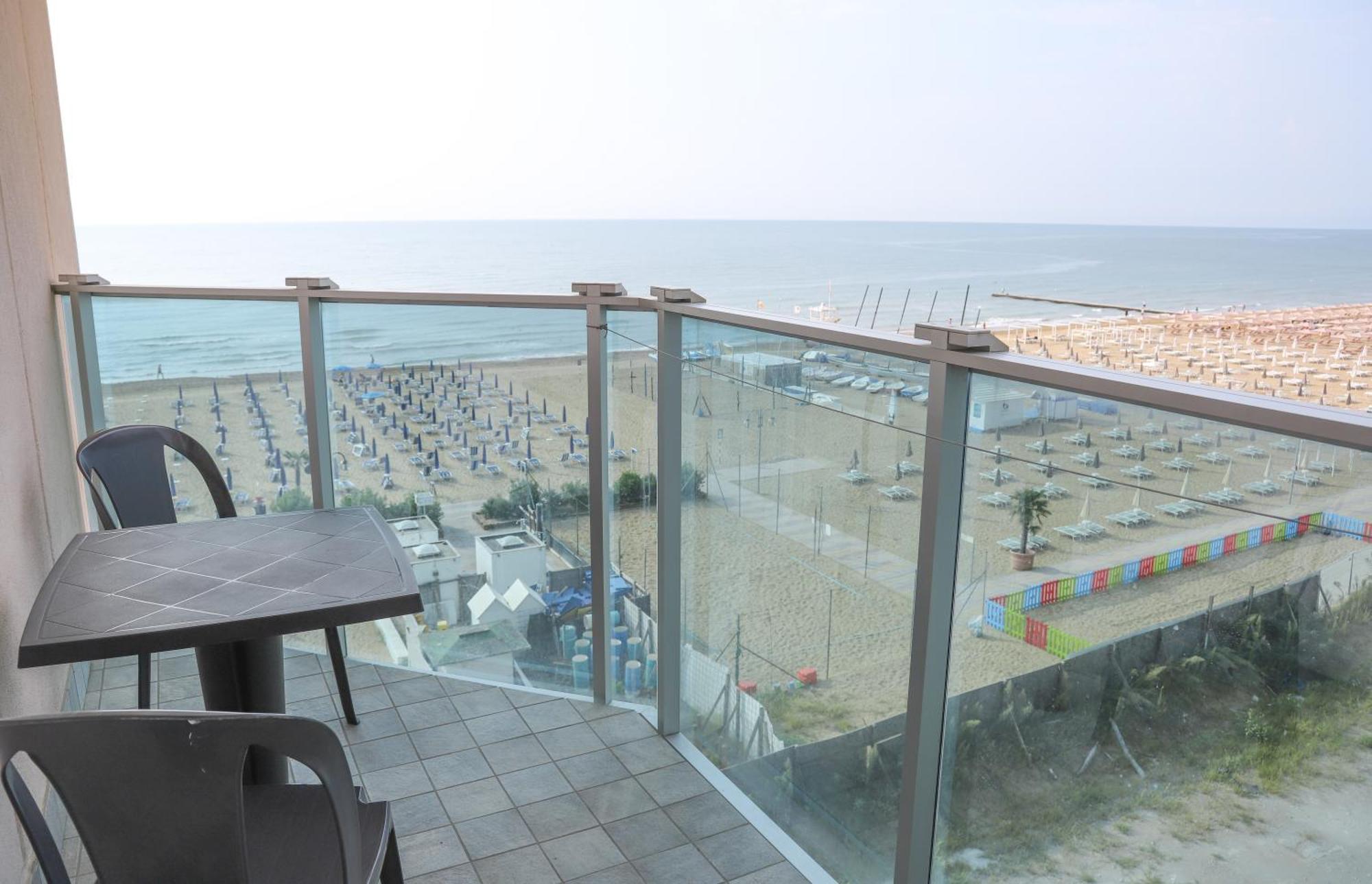 Hotel La Bussola Lido di Jesolo Exterior foto